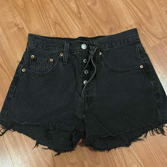 Levi shorts - Picture 1 of 3